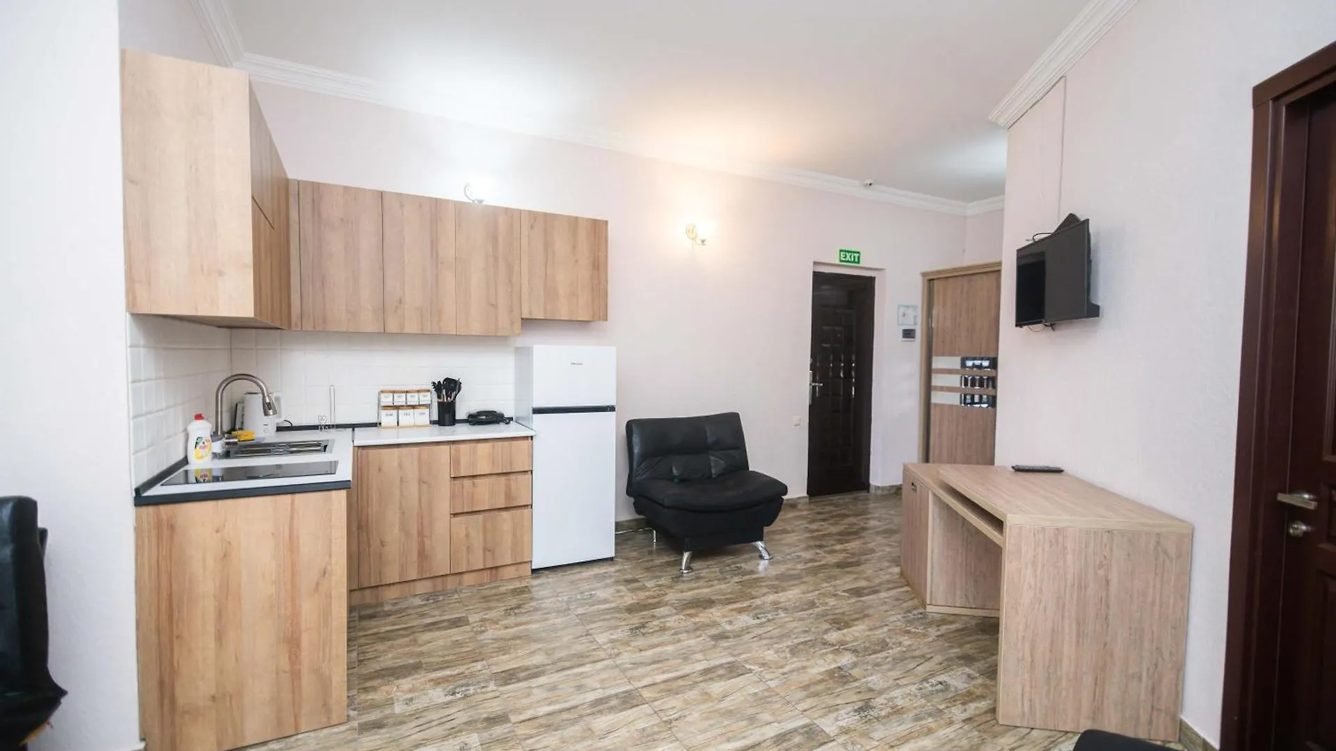 Batumi Apartment Chic City Getaway - By Wehost جورجيا